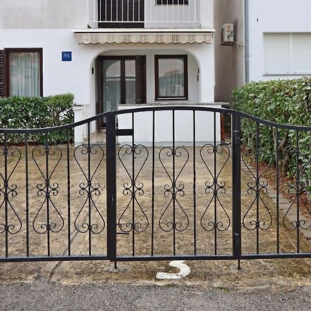 Apartments With A Parking Space Vantacici, Krk - 18476 Malinska Exterior photo