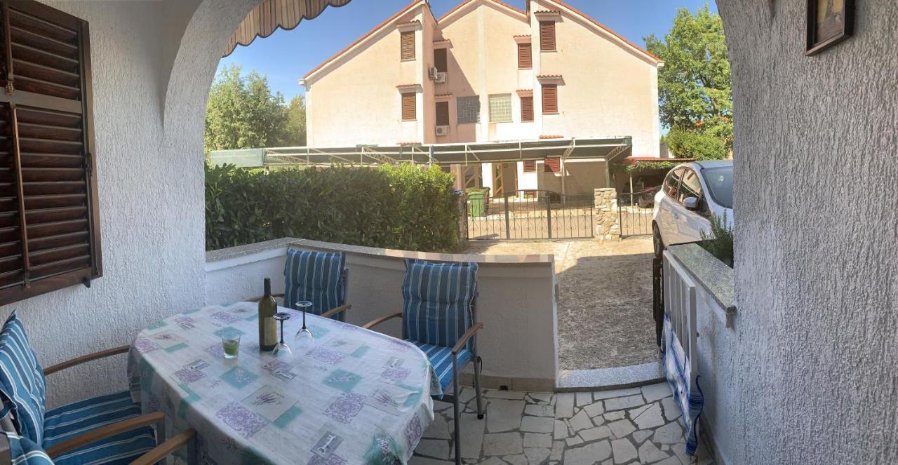 Apartments With A Parking Space Vantacici, Krk - 18476 Malinska Exterior photo