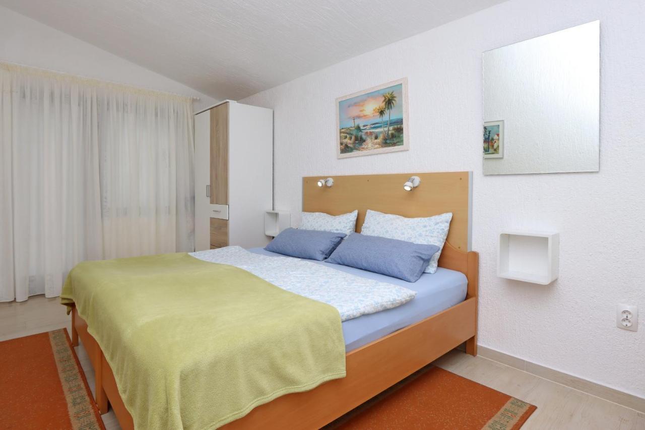 Apartments With A Parking Space Vantacici, Krk - 18476 Malinska Exterior photo