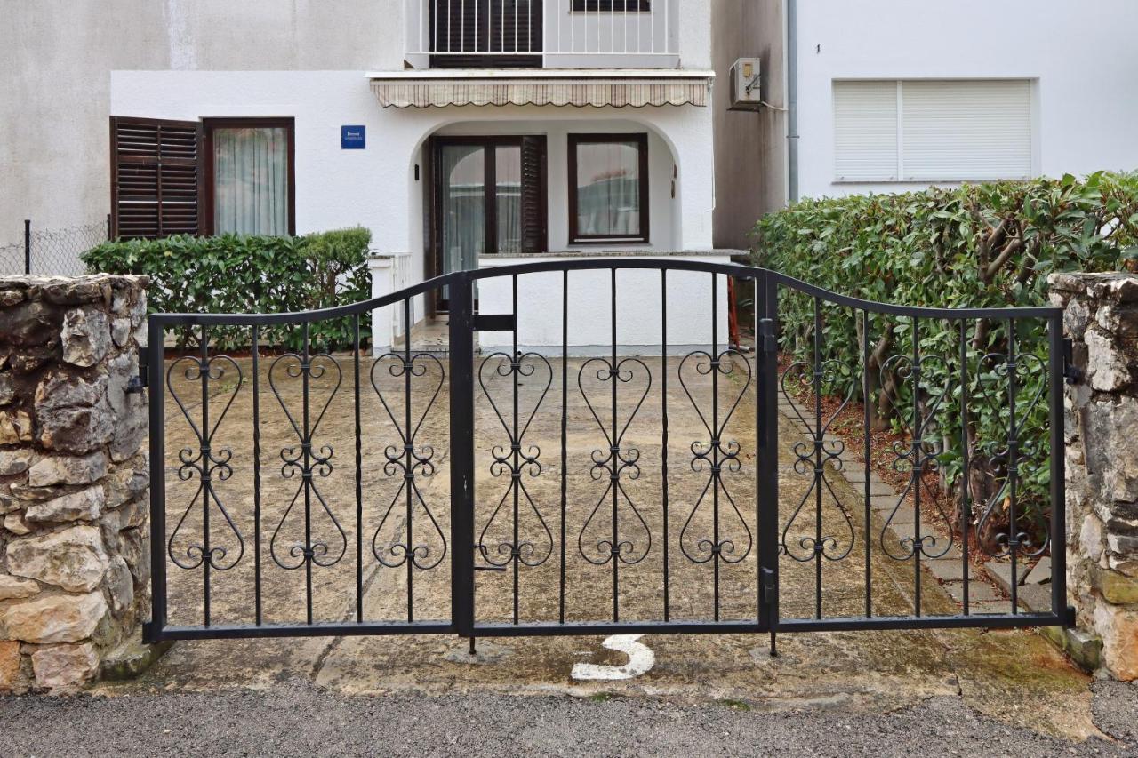 Apartments With A Parking Space Vantacici, Krk - 18476 Malinska Exterior photo
