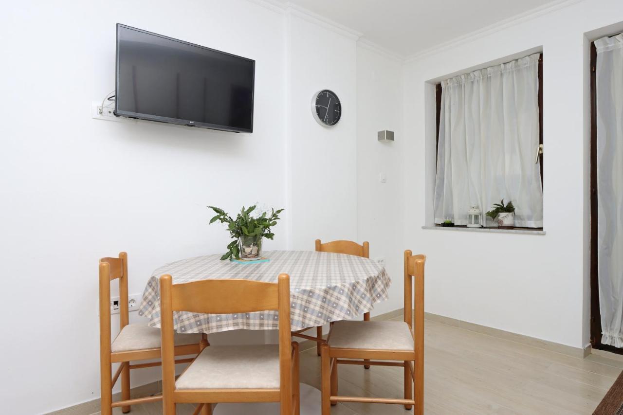 Apartments With A Parking Space Vantacici, Krk - 18476 Malinska Exterior photo