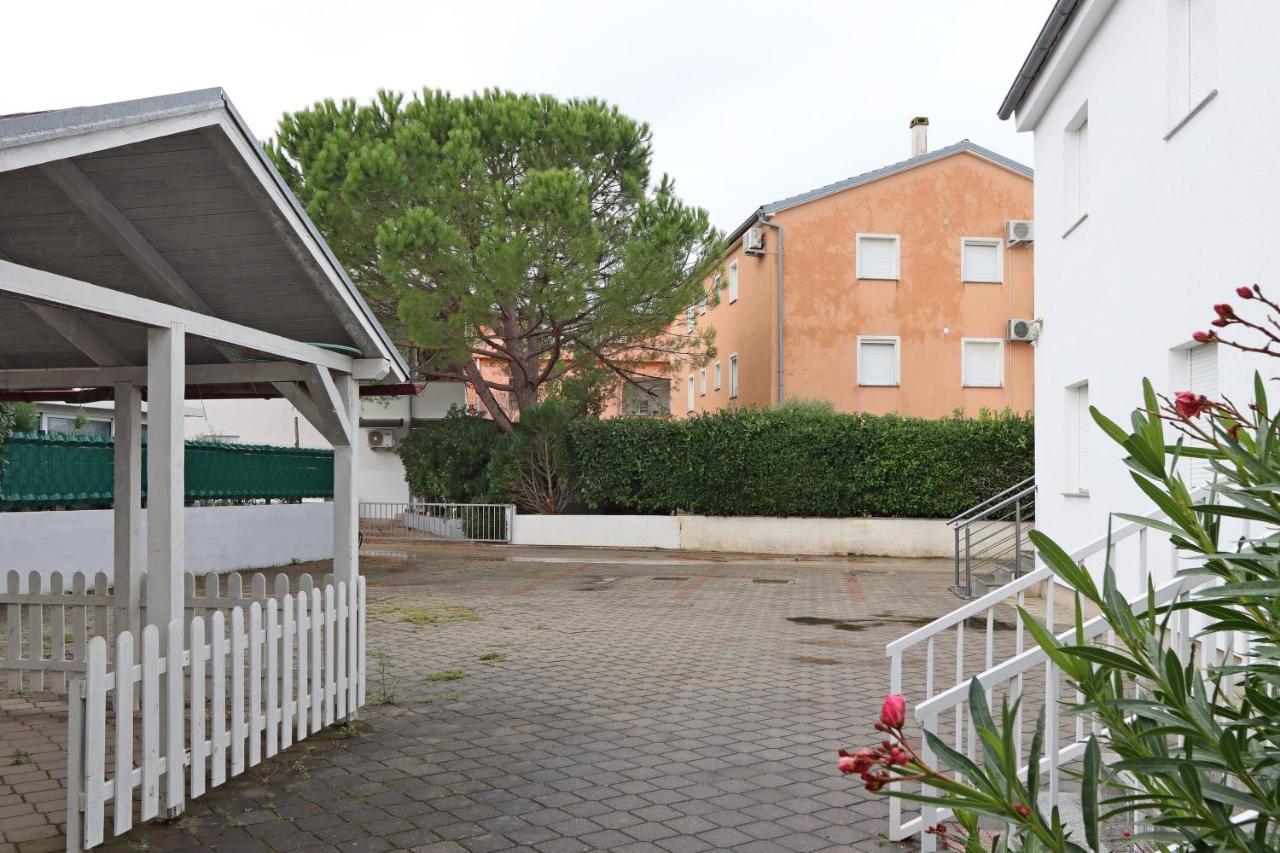 Apartments With A Parking Space Vantacici, Krk - 18476 Malinska Exterior photo