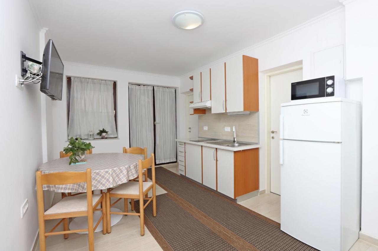 Apartments With A Parking Space Vantacici, Krk - 18476 Malinska Exterior photo