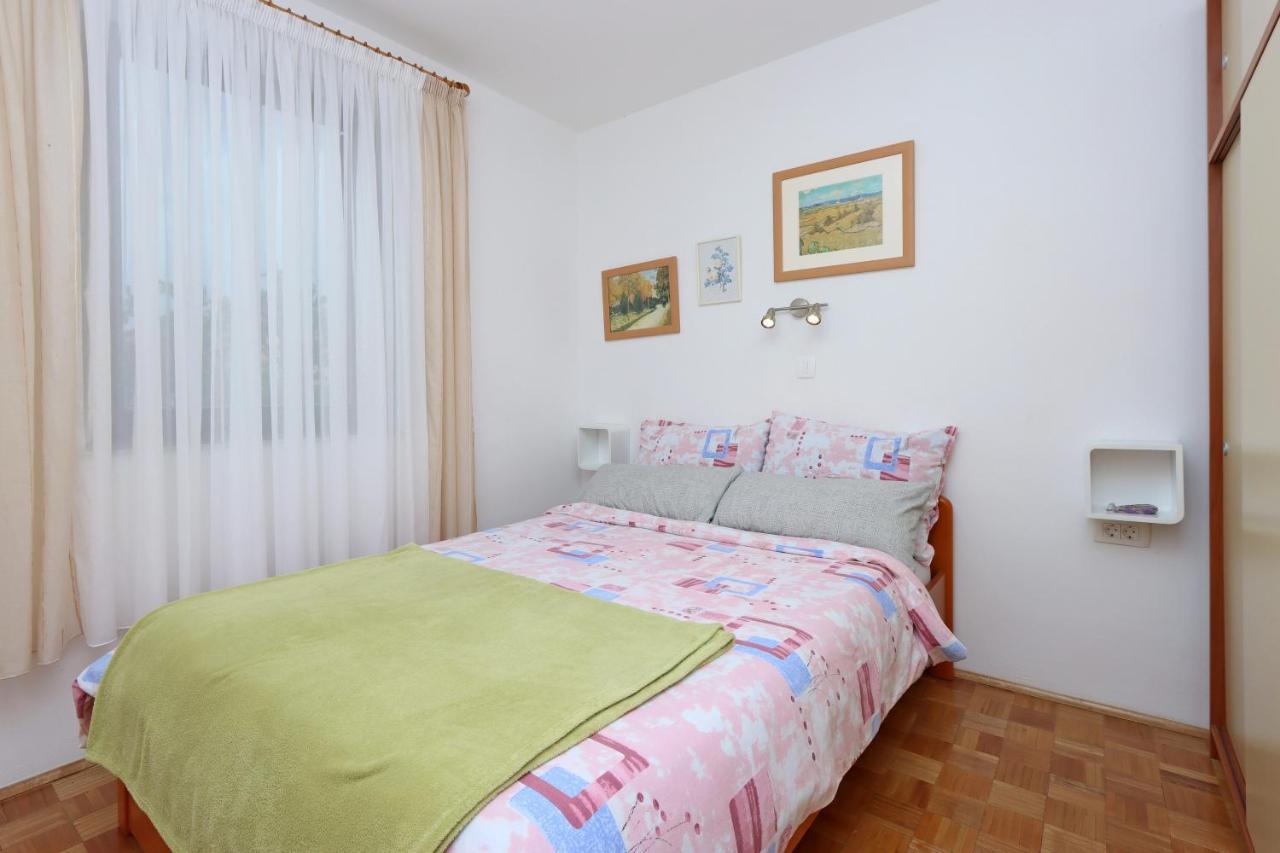 Apartments With A Parking Space Vantacici, Krk - 18476 Malinska Exterior photo
